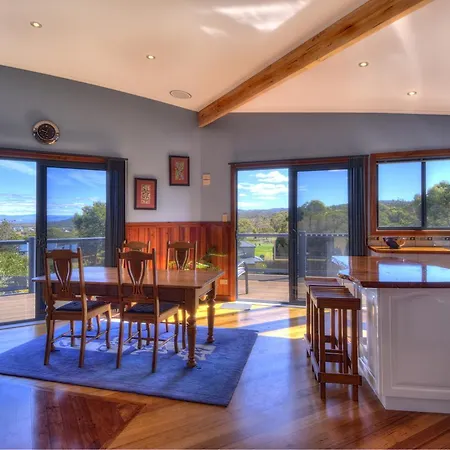 Mayakitana ~ Overlooking The Golf Course Coles Bay Exterior photo