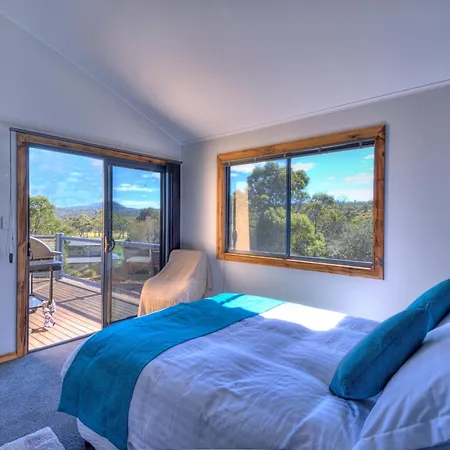 Mayakitana ~ Overlooking The Golf Course Coles Bay Exterior photo