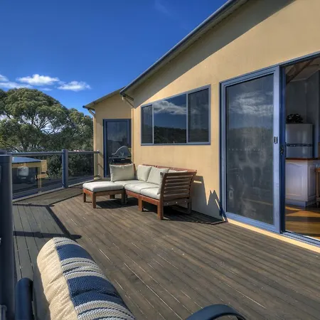 Mayakitana ~ Overlooking The Golf Course Coles Bay Exterior photo