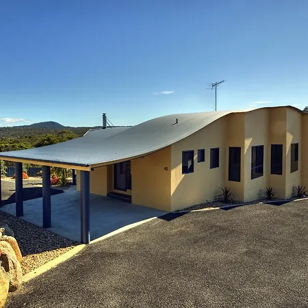 Mayakitana ~ Overlooking The Golf Course Coles Bay Exterior photo