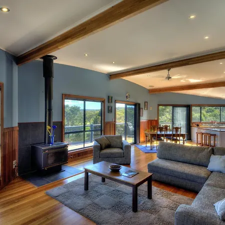 Mayakitana ~ Overlooking The Golf Course Coles Bay Exterior photo
