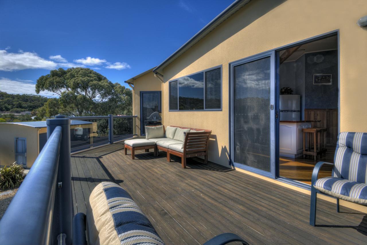 Mayakitana ~ Overlooking The Golf Course Holiday home Coles Bay