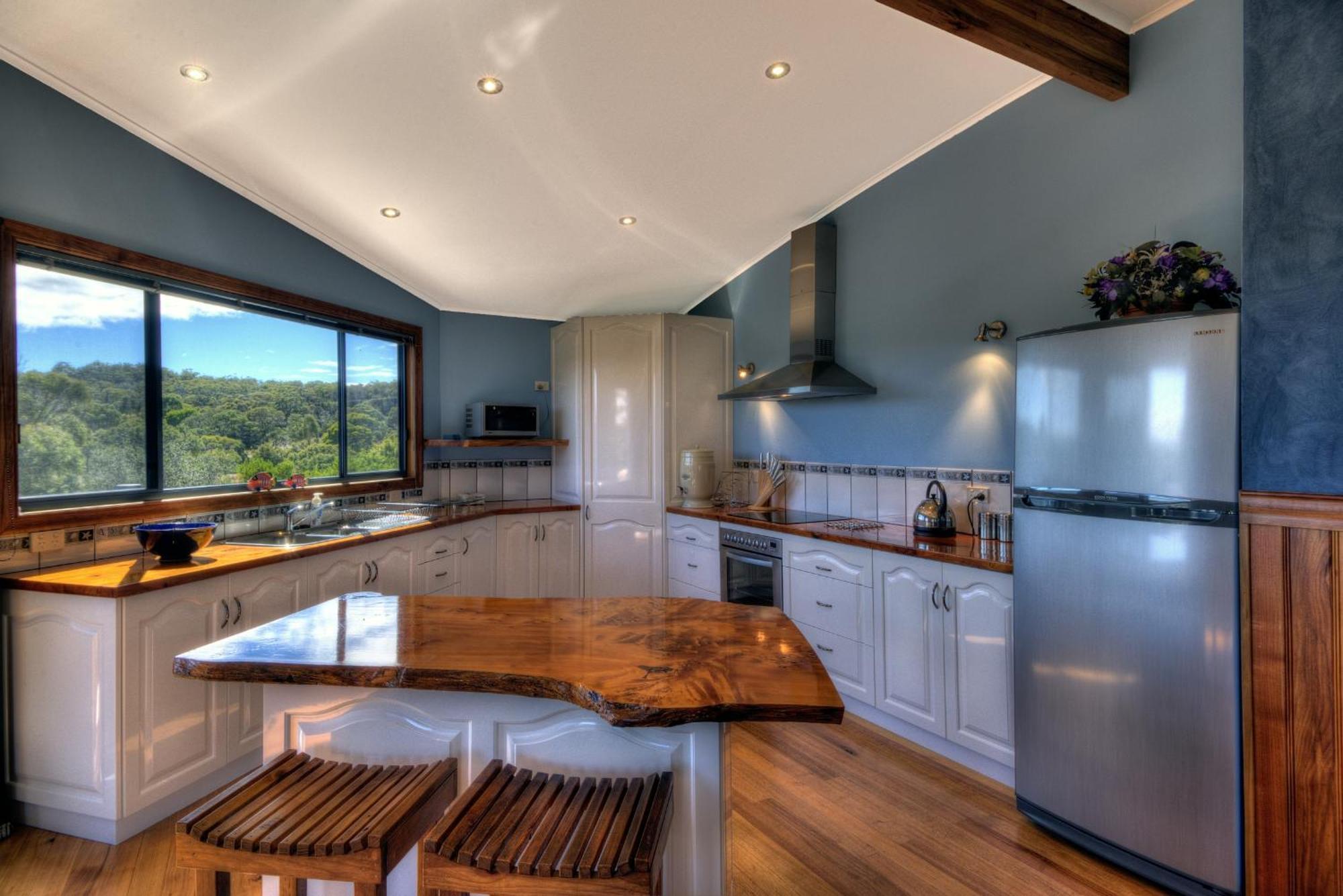 Mayakitana ~ Overlooking The Golf Course Holiday home Coles Bay